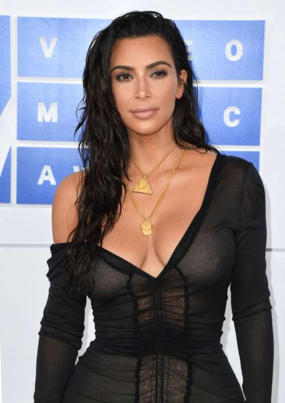 Kim-Kardashian-altezza